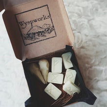 Load image into Gallery viewer, Huginn and Muninn Rune Wax Melts